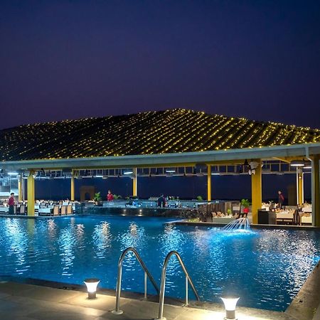 The Gold Beach Resort Daman Extérieur photo