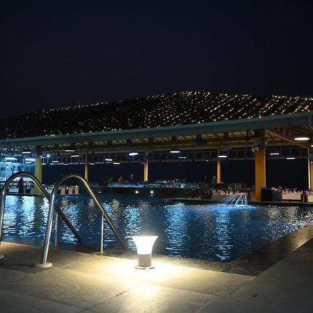 The Gold Beach Resort Daman Extérieur photo