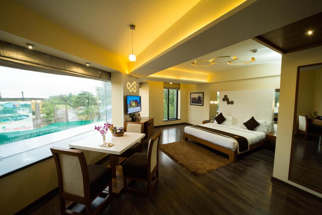 The Gold Beach Resort Daman Extérieur photo