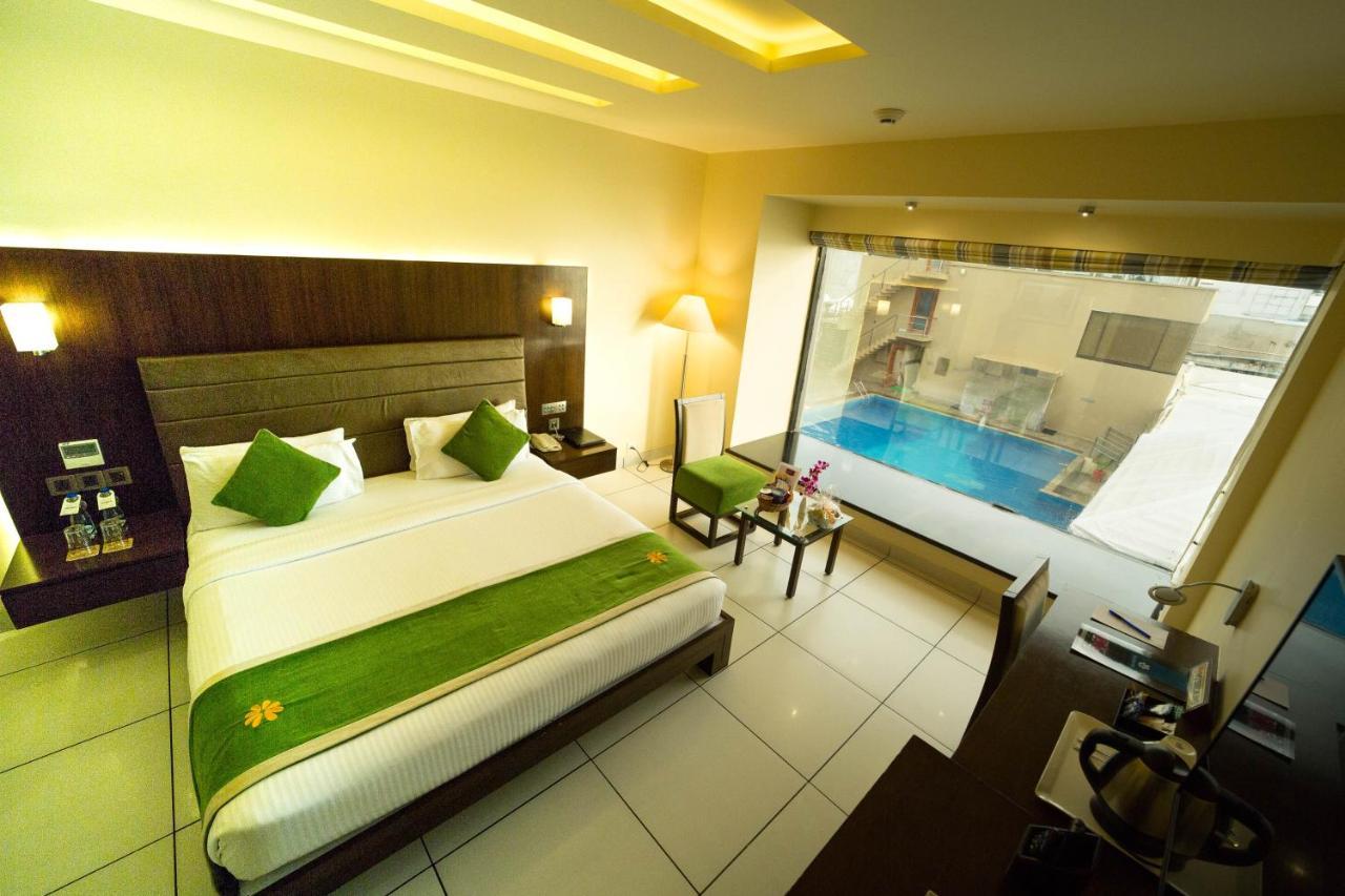 The Gold Beach Resort Daman Extérieur photo