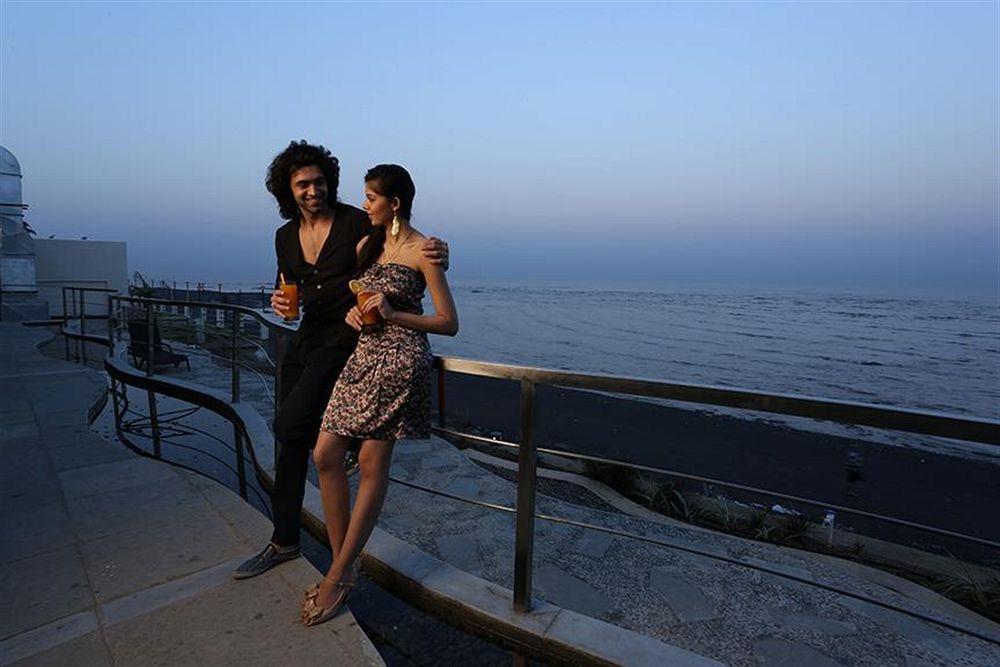 The Gold Beach Resort Daman Extérieur photo