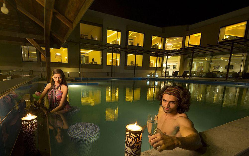 The Gold Beach Resort Daman Extérieur photo