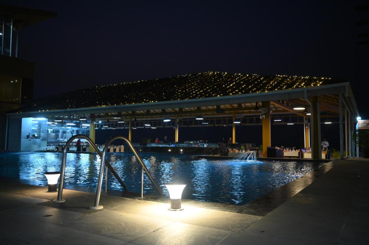 The Gold Beach Resort Daman Extérieur photo