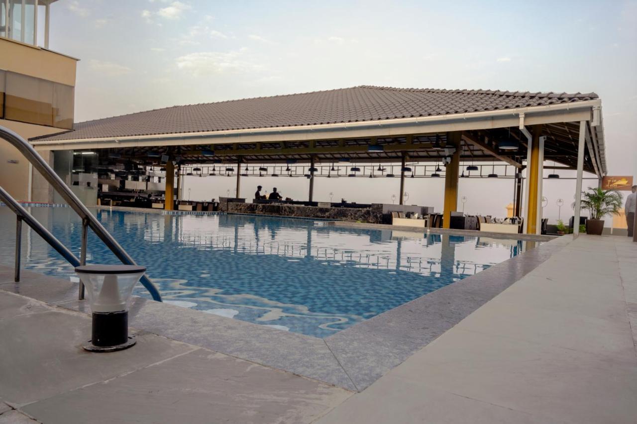 The Gold Beach Resort Daman Extérieur photo