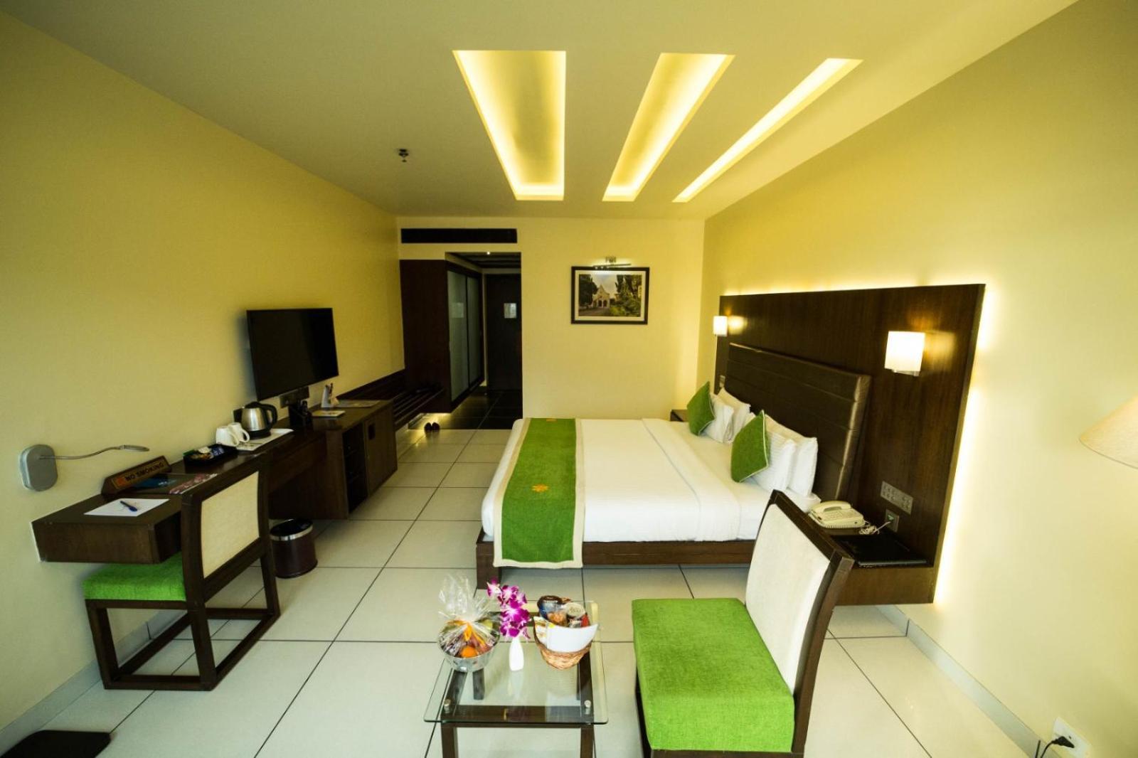 The Gold Beach Resort Daman Extérieur photo