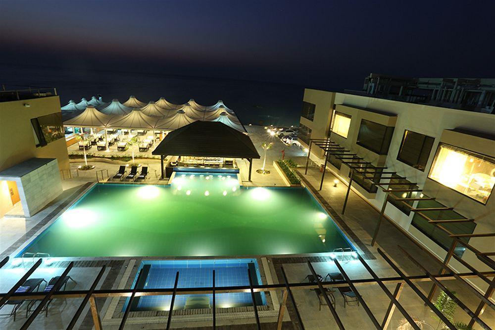 The Gold Beach Resort Daman Extérieur photo