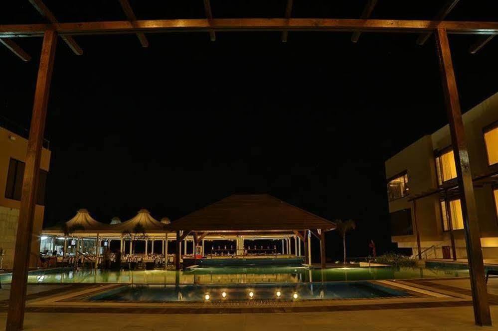 The Gold Beach Resort Daman Extérieur photo
