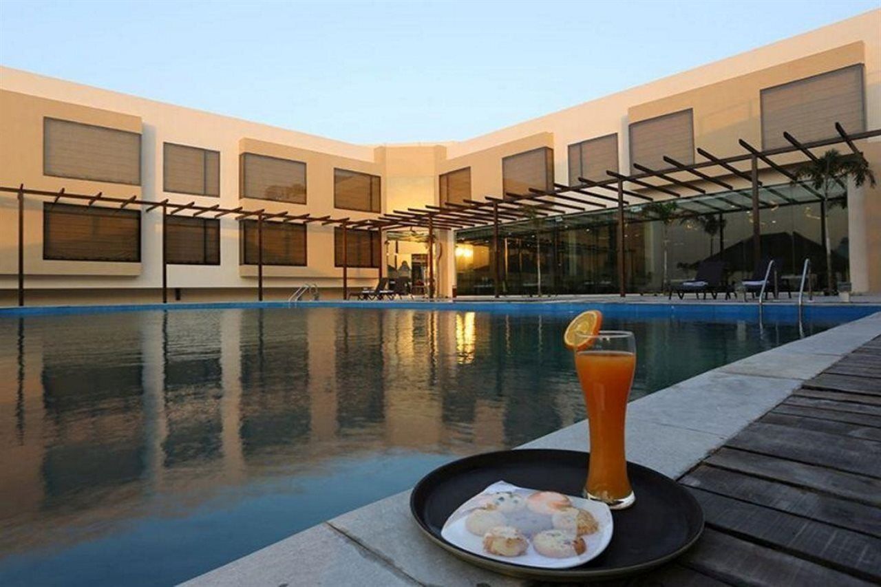 The Gold Beach Resort Daman Extérieur photo