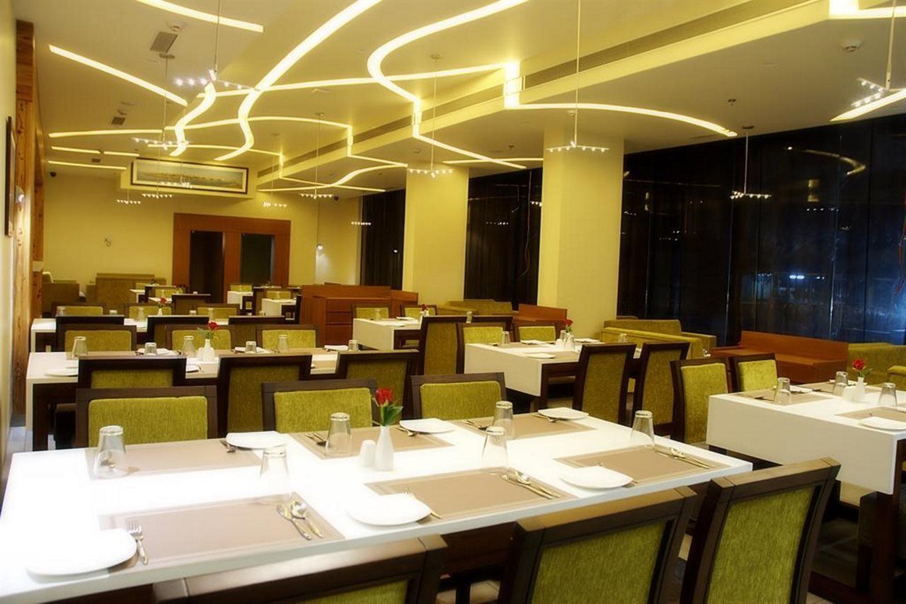 The Gold Beach Resort Daman Extérieur photo