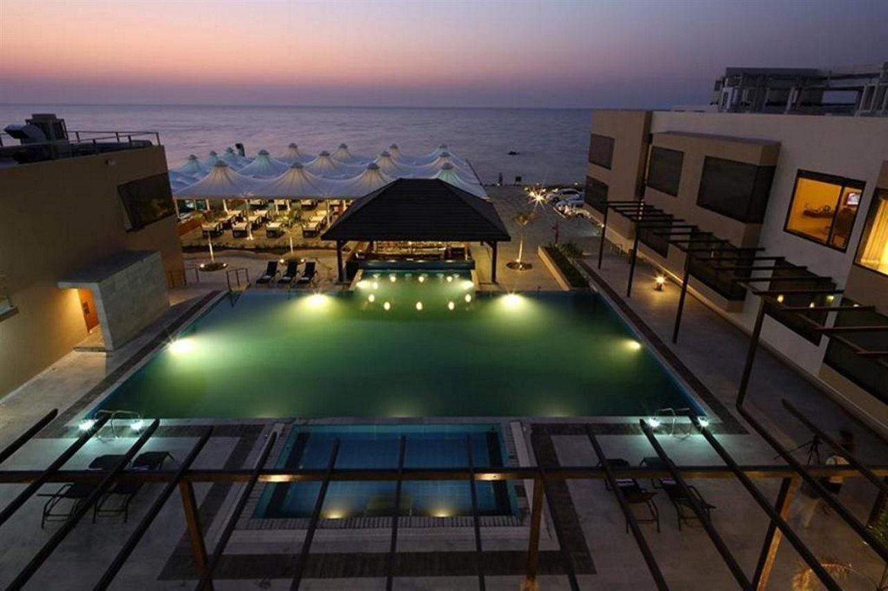 The Gold Beach Resort Daman Extérieur photo