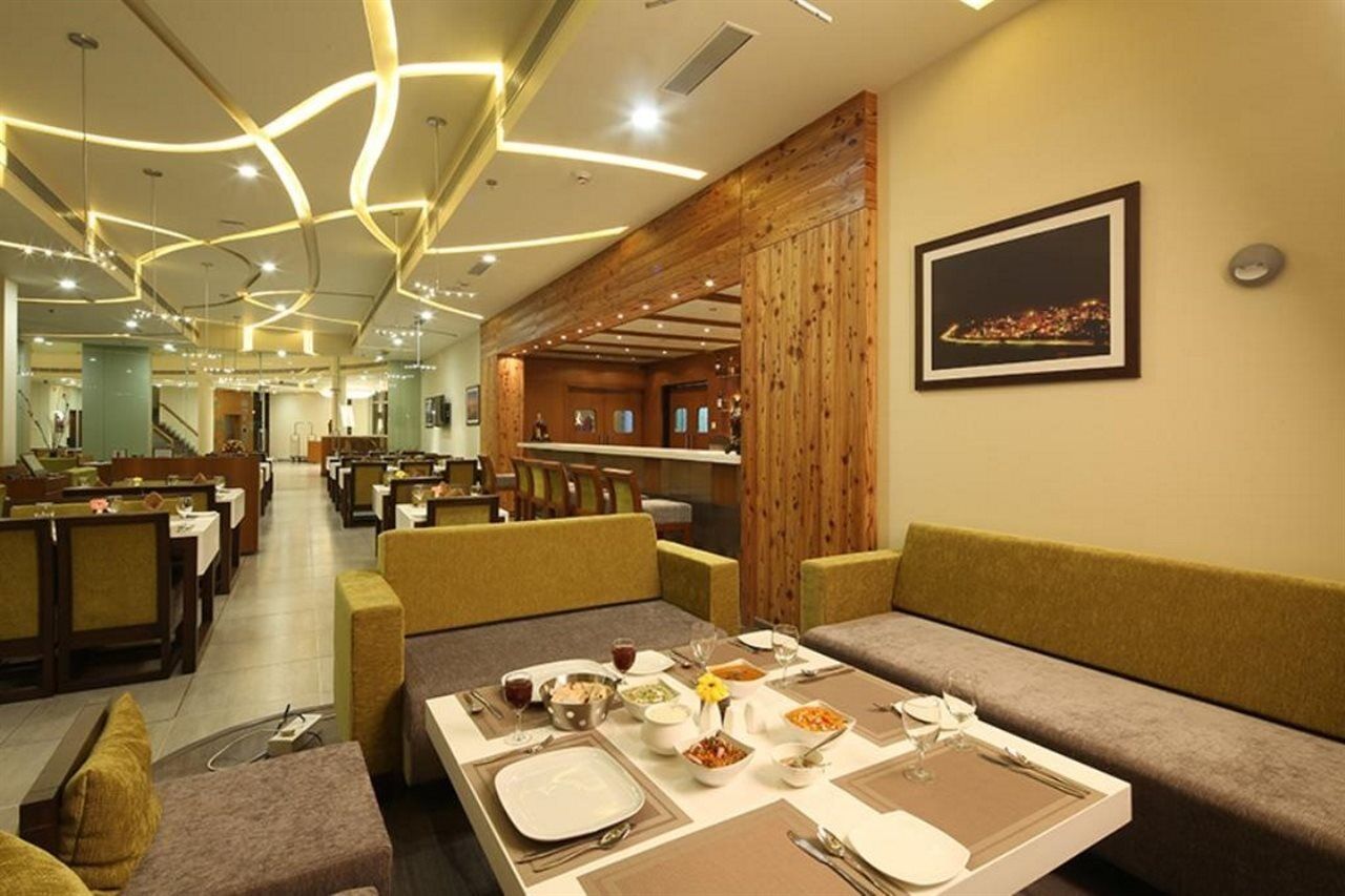 The Gold Beach Resort Daman Extérieur photo