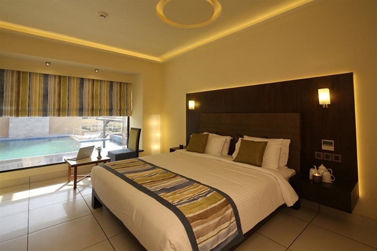 The Gold Beach Resort Daman Extérieur photo