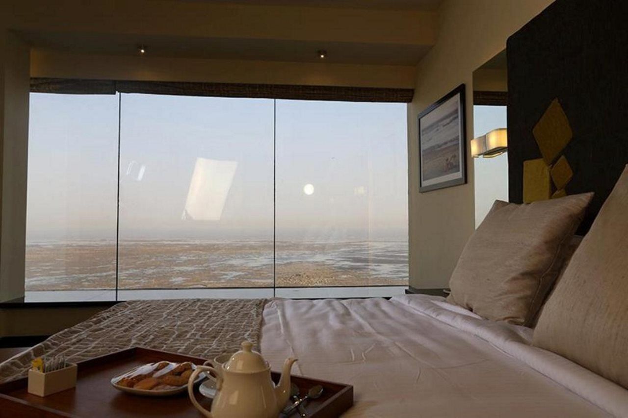 The Gold Beach Resort Daman Extérieur photo