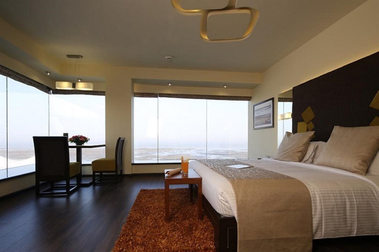 The Gold Beach Resort Daman Extérieur photo