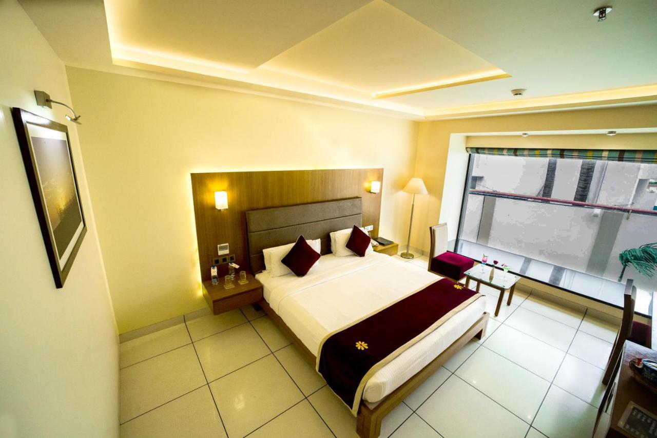 The Gold Beach Resort Daman Extérieur photo