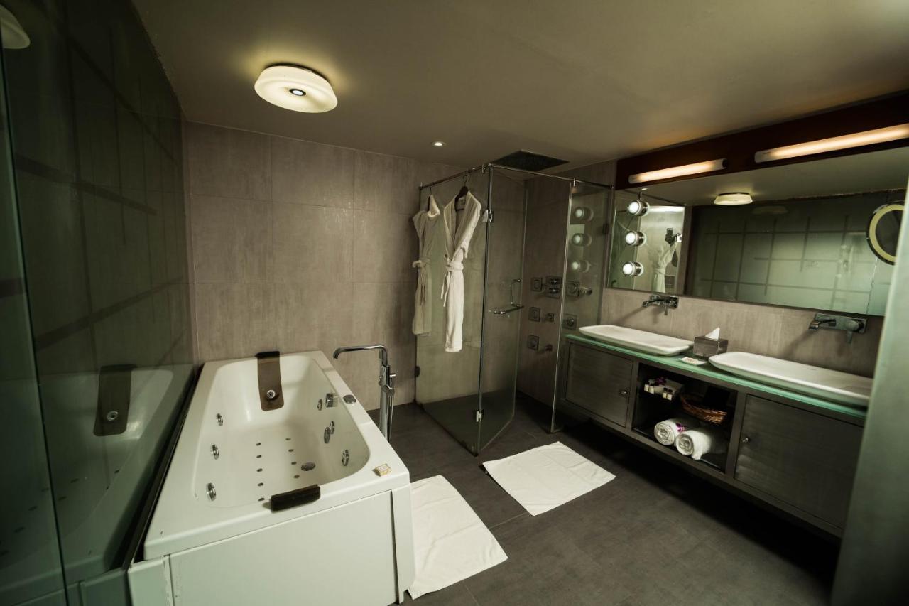 The Gold Beach Resort Daman Extérieur photo