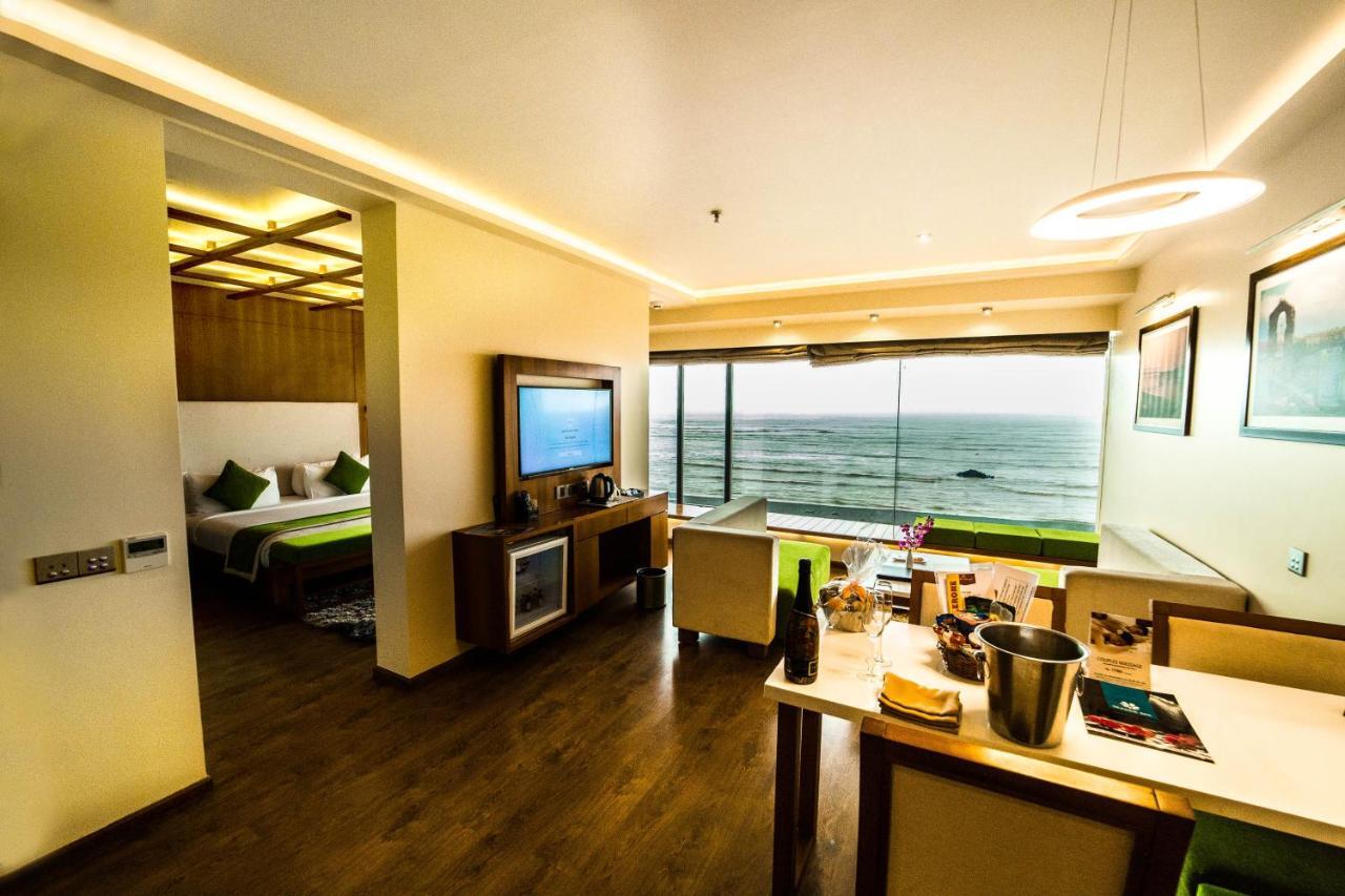 The Gold Beach Resort Daman Extérieur photo