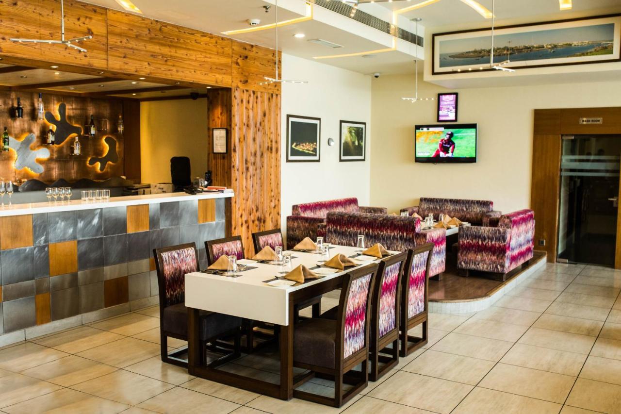 The Gold Beach Resort Daman Extérieur photo