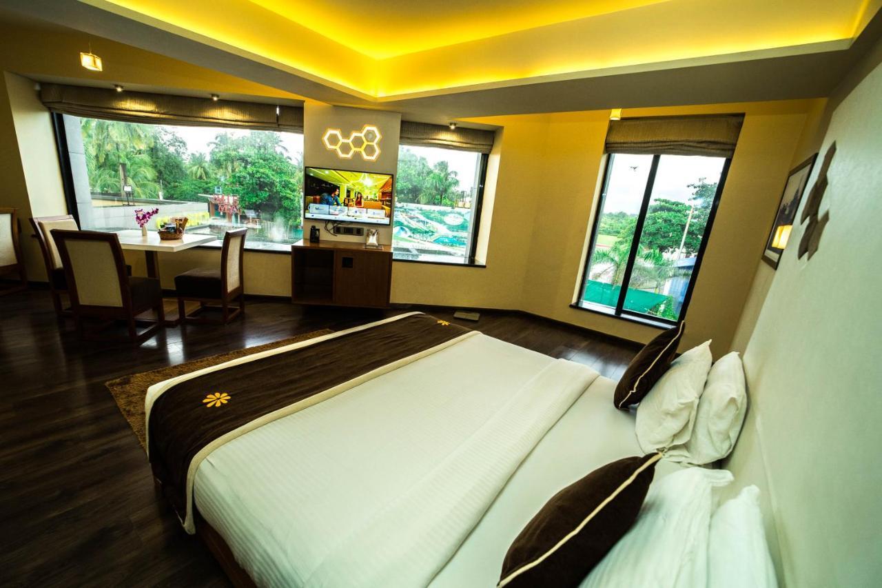 The Gold Beach Resort Daman Extérieur photo