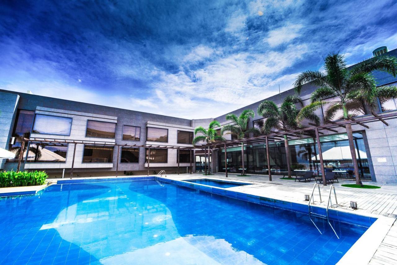The Gold Beach Resort Daman Extérieur photo
