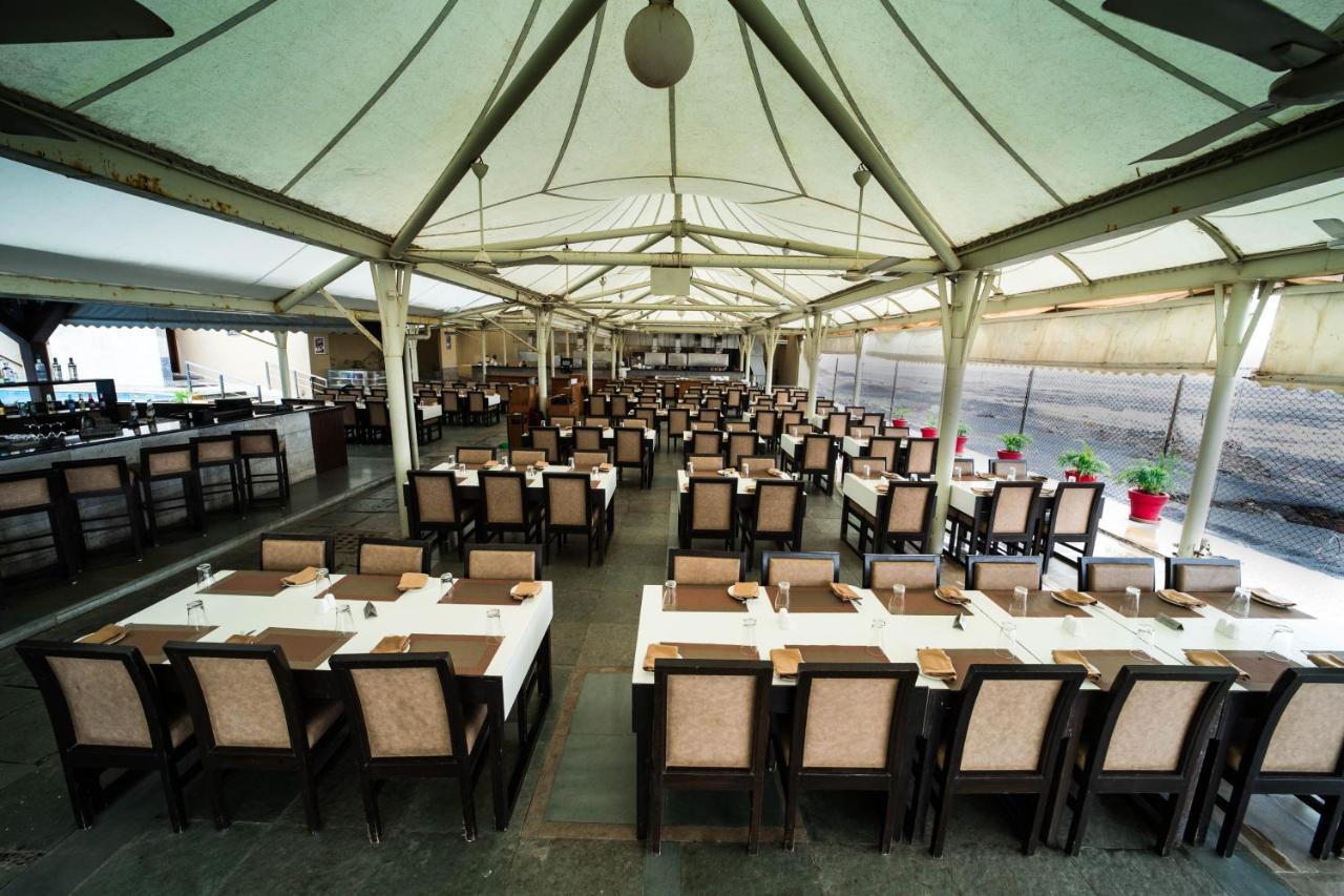 The Gold Beach Resort Daman Extérieur photo
