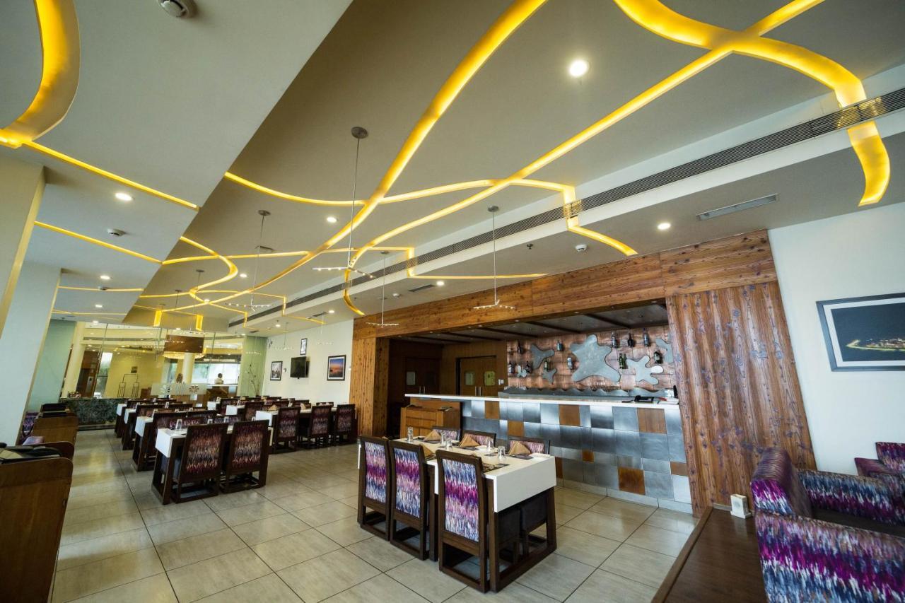 The Gold Beach Resort Daman Extérieur photo