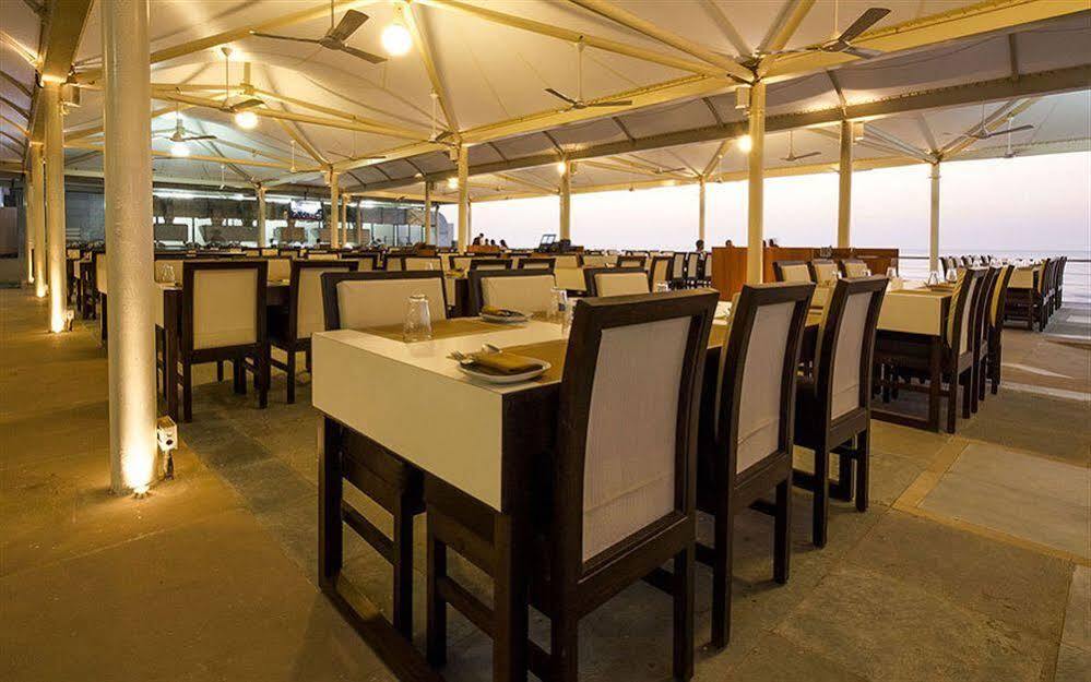 The Gold Beach Resort Daman Extérieur photo