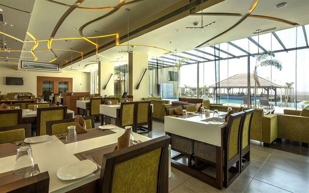 The Gold Beach Resort Daman Extérieur photo