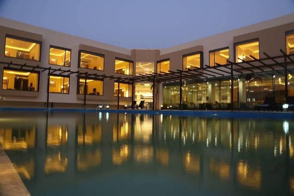 The Gold Beach Resort Daman Extérieur photo